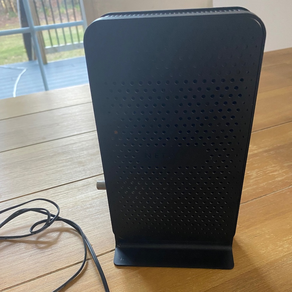 Netgear N600 WiFi Cable Modem Router - Picture 4 of 4